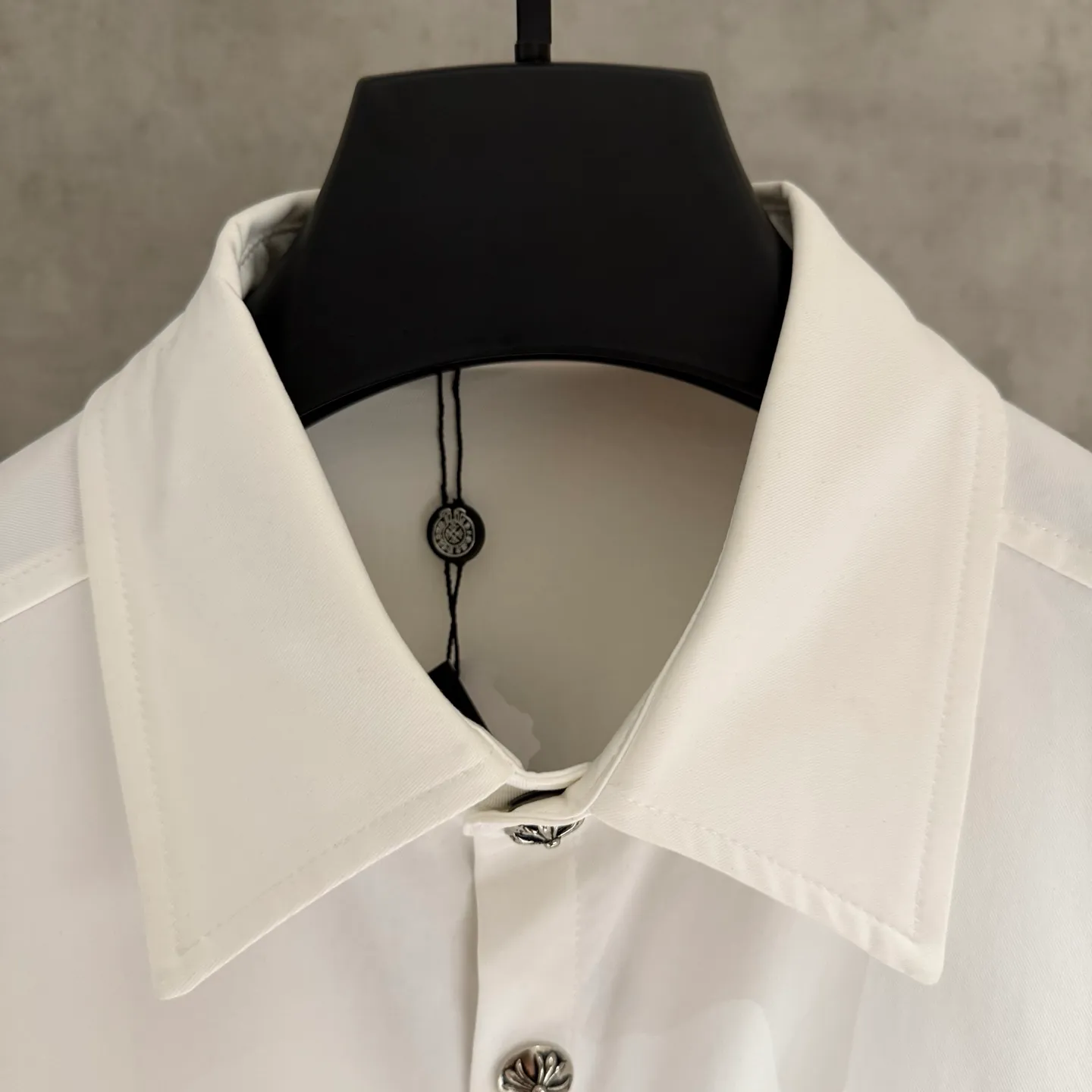 🅿️420 [Strict quality control] CH Croix heart cross-veneer workwear jacket, shirt jacket, camouflage cross workdog is the best-looking jacket in CH, black leather➕horse hair cross leather stitching, silver-plated hardware, loose version, quite wide and stylish, same style for men and women. Color: black and white 2 colors Size: M-2xl